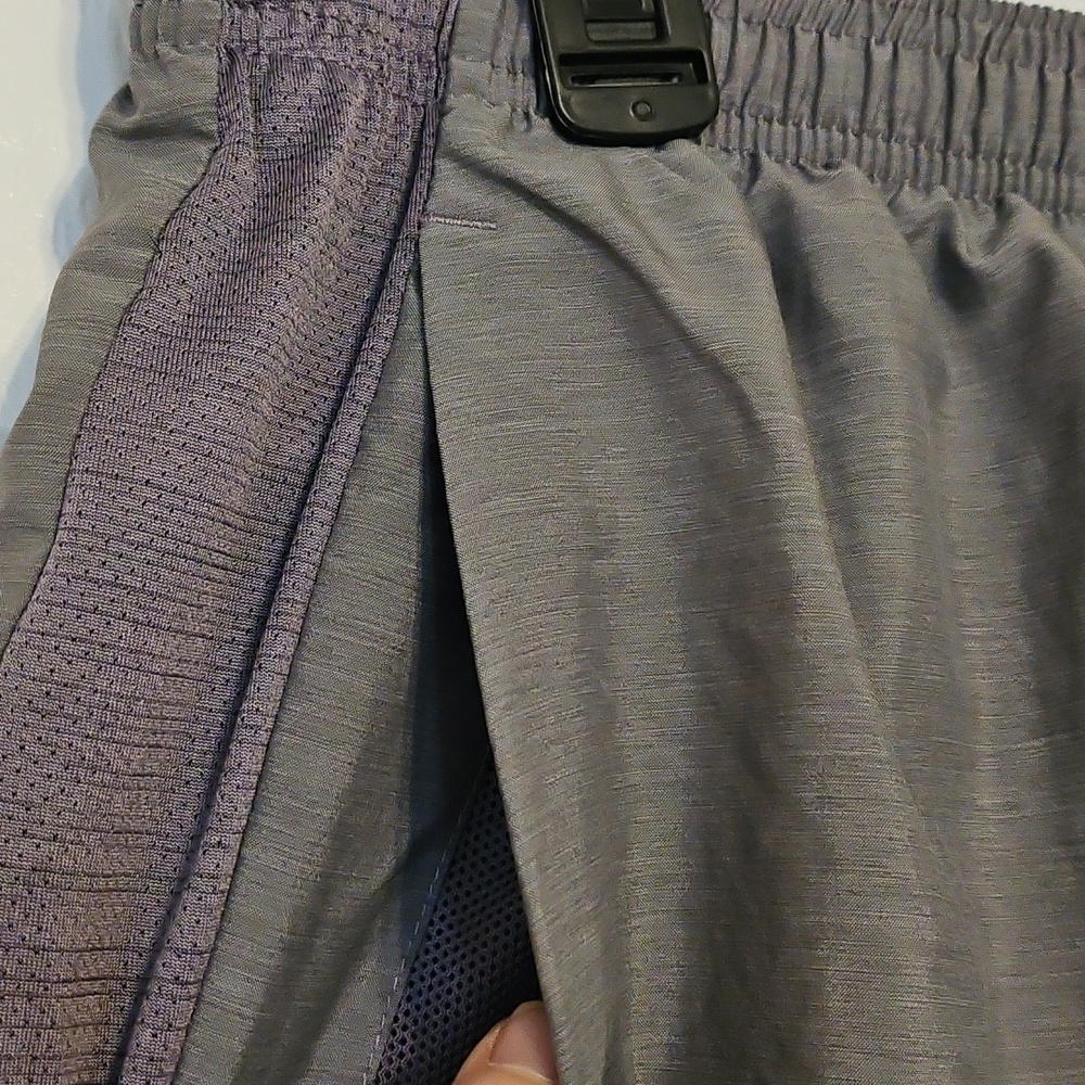 Men's Nike Dri-fit Grey Athletic Shorts with Side Panels and Inner Lining - Picture 5 of 11
